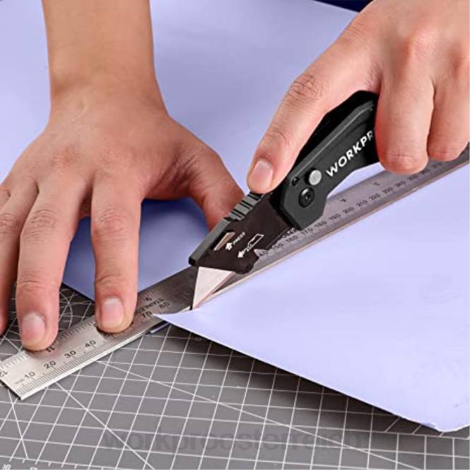 Klappbares Universalmesser, leichter Allzweckschneider mit Nylongriff und 10-teiligen Zusatzklingen WORKPRO V02J38 rot/blau/schwarz Werkzeug
